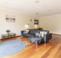 Pet Friendly Home Away From Home - Willoughby - Schoolies Week Accommodation