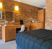 Peter Allen Motor Inn - Schoolies Week Accommodation