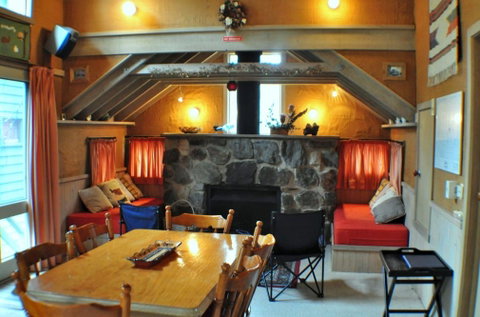 Pinnacle - Schoolies Week Accommodation 0