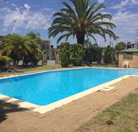 Platinum Motel - Schoolies Week Accommodation