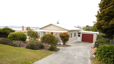 Position On Alexander - Schoolies Week Accommodation 0