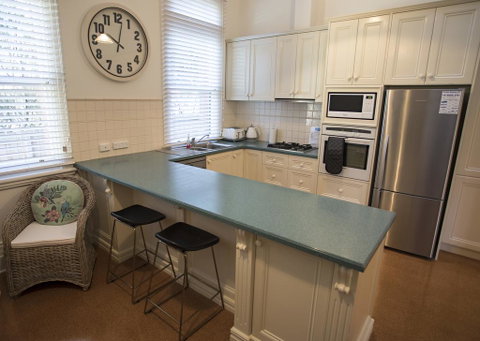 QPO QUEENSCLIFF - Schoolies Week Accommodation 1
