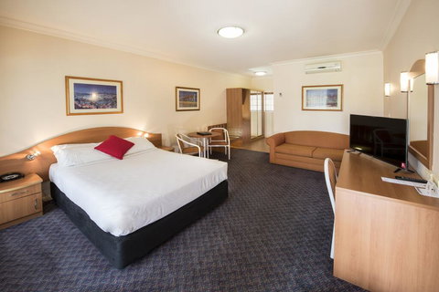 Quality Inn Penrith Sydney - Schoolies Week Accommodation 2