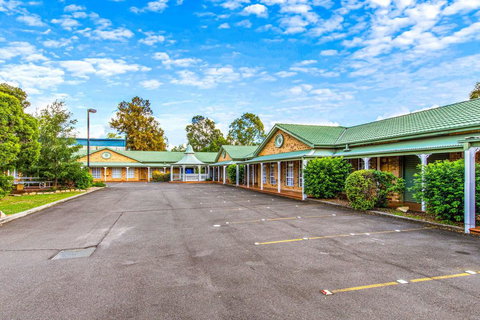 Quality Inn Penrith Sydney - Schoolies Week Accommodation 0