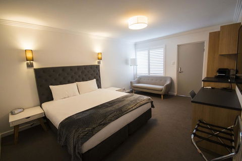 Quays Hotel - Schoolies Week Accommodation 0