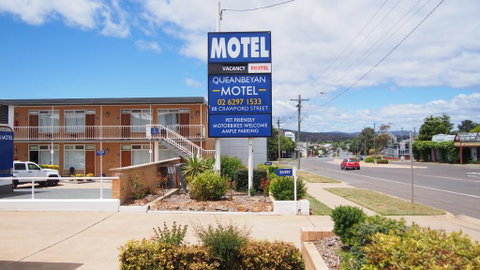 Queanbeyan Motel - Schoolies Week Accommodation 0