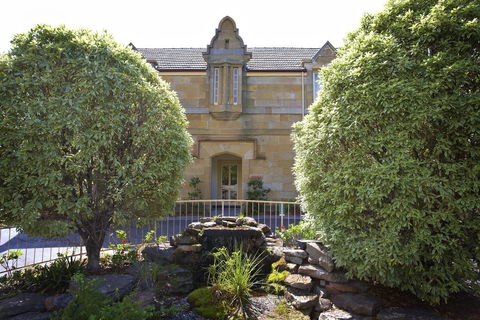 Quest Trinity House - Schoolies Week Accommodation 0