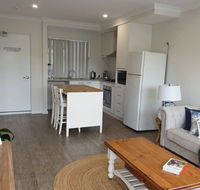 Quiet apartment walking distance to restaurants - Schoolies Week Accommodation
