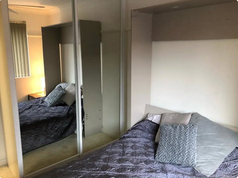 Quiet North Parra Apartment Rooms Across From Park - Schoolies Week Accommodation 2
