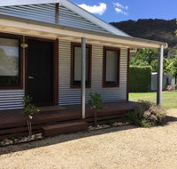 Rail Trail Cottage - Schoolies Week Accommodation