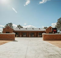 Red Waratah Accommodation - Schoolies Week Accommodation