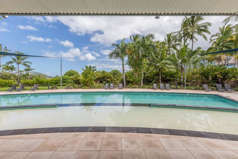 Resort Room In Paradise - Schoolies Week Accommodation 1