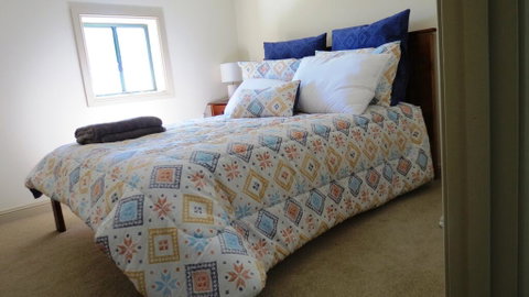 RETRO FUNNY FARM - Schoolies Week Accommodation 2