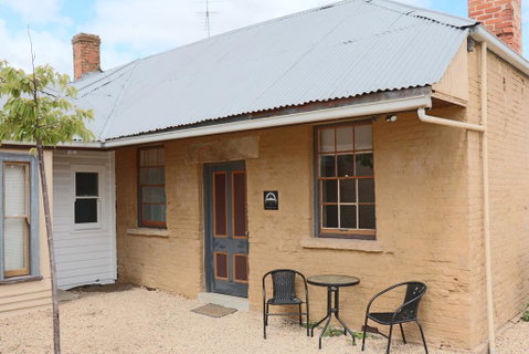 Robinson Cottage - Schoolies Week Accommodation 2