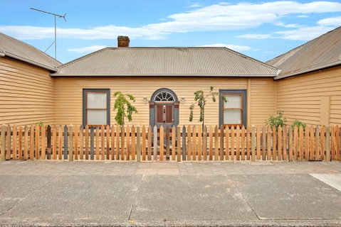 Robinson Cottage - Schoolies Week Accommodation 0