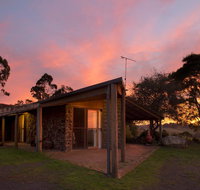 Rockbank Retreat - Schoolies Week Accommodation