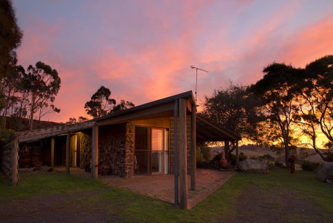 Rockbank Retreat - Schoolies Week Accommodation 0