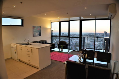 Royal Stays Corporate Apartments - Schoolies Week Accommodation 1