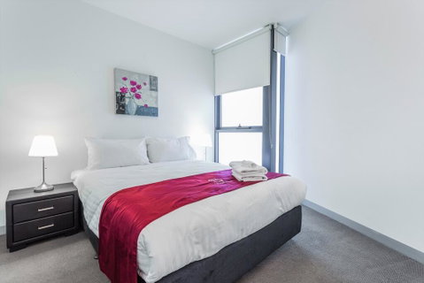 Royal Stays Corporate Apartments - Schoolies Week Accommodation 0