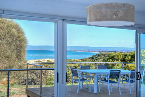 Sandbar Beach House - Schoolies Week Accommodation 0