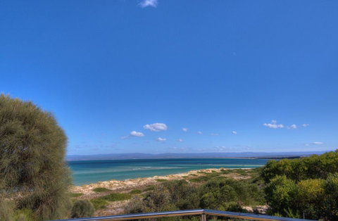 Sandbar Beach House - Schoolies Week Accommodation 3