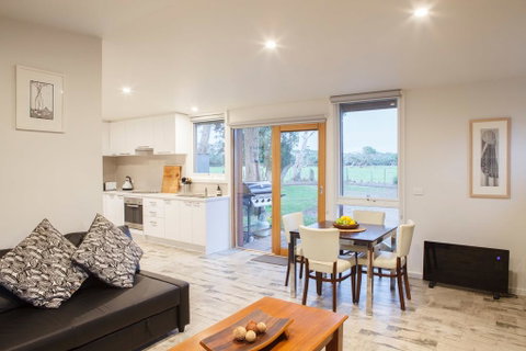 Sandy Point Hideaway - Schoolies Week Accommodation 0