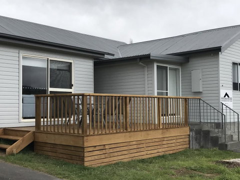 Schoolmasters Digs - Schoolies Week Accommodation 2