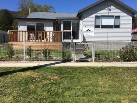 Schoolmasters Digs - Schoolies Week Accommodation 1