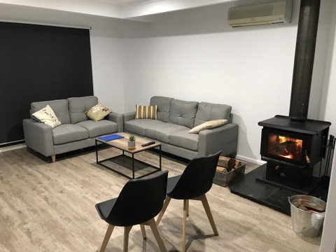 Schoolmasters Digs - Schoolies Week Accommodation 3
