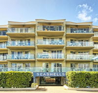 Sea Breeze Luxury Holiday Apartment - Schoolies Week Accommodation