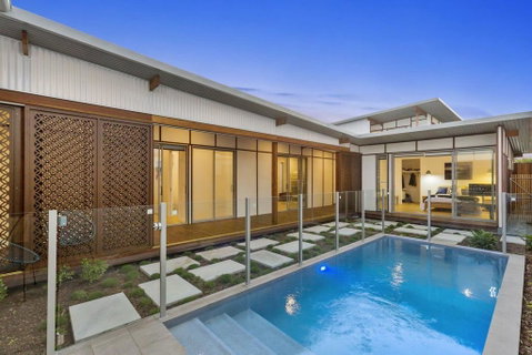 SEA GEM ON ECLIPSE - Schoolies Week Accommodation 2