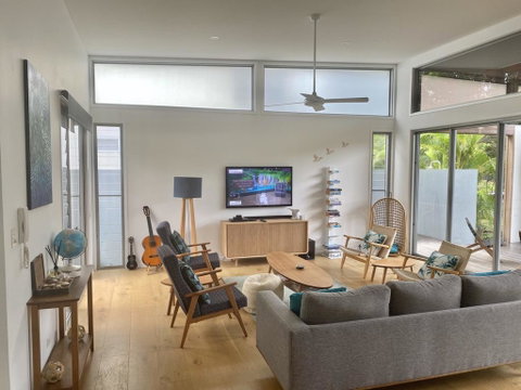 SEA GEM ON ECLIPSE - Schoolies Week Accommodation 1