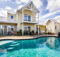 Seaside Spa Retreat - Schoolies Week Accommodation