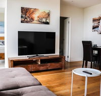 Serenity by the Botanical Garden Free Parking - Schoolies Week Accommodation