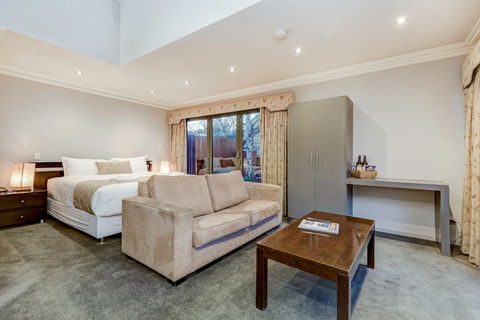 Seymours On Lydiard - Schoolies Week Accommodation 0
