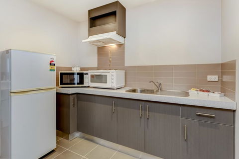 Seymours On Lydiard - Schoolies Week Accommodation 3