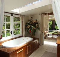 Shakespeare's Wilderness Chalet - Schoolies Week Accommodation