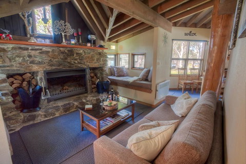 Sharpys Chalet - Schoolies Week Accommodation 2