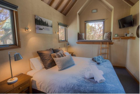 Sharpys Chalet - Schoolies Week Accommodation 0