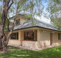 Siesta Park Holiday Resort - Schoolies Week Accommodation