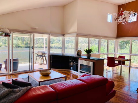 Silkwood Estate - Schoolies Week Accommodation 1