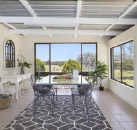 Silky Oak Cottage - cosy with country views - Schoolies Week Accommodation
