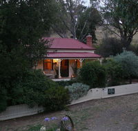 Sinnamons Cottage - Schoolies Week Accommodation