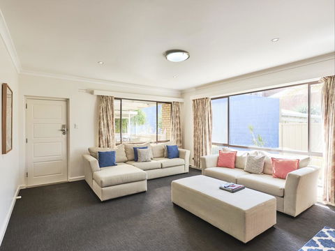 Skymirror Villa - Schoolies Week Accommodation 2