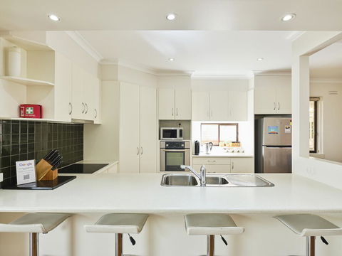 Skymirror Villa - Schoolies Week Accommodation 1