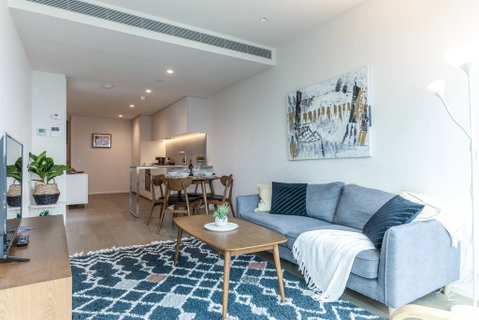Skyscraper Apartment With Floor To Ceiling Views - Schoolies Week Accommodation 2