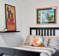 Soho Chic Apartment - Schoolies Week Accommodation