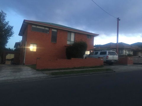 Spacious And Central To CBD - Schoolies Week Accommodation 3