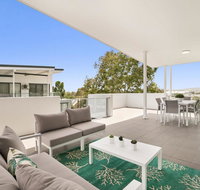 Spacious apartment with generous entertaining - Schoolies Week Accommodation