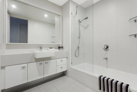 Spacious Modern Apartment Near Crown - Schoolies Week Accommodation 2
